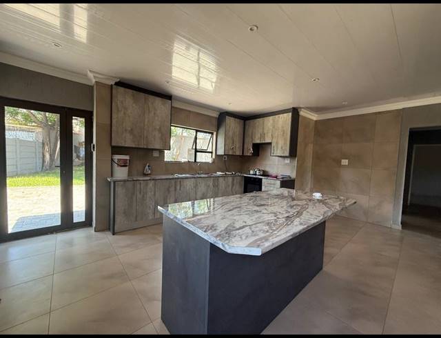 3 BEDROOM HOUSE FOR SALE IN VANDERBIJLPARK CW 6